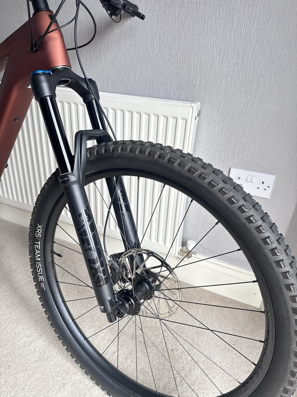 TREK FUEL EXE 9.7 XT XL 2023 CARBON FULL SUSPENSION MOUNTAIN BIKE 30 Miles Done